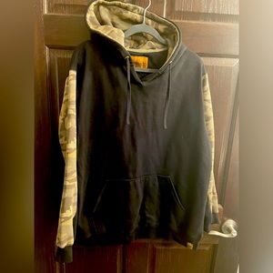 Men’s size Large Venado brand hoodie. Black/camo.